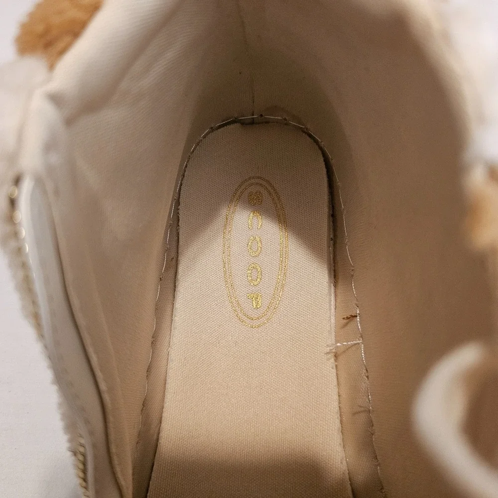 Scoop Faux Fur Sherpa Gum Sole Sneakers Tan Cream NWOB Size 7.5